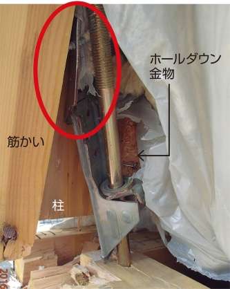 繊維方向に沿って割れる木造住宅の土台