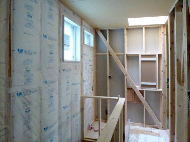 耐震補強と断熱改修を同時に行う施工例。壁を剥がす工程を一度にまとめるメリット