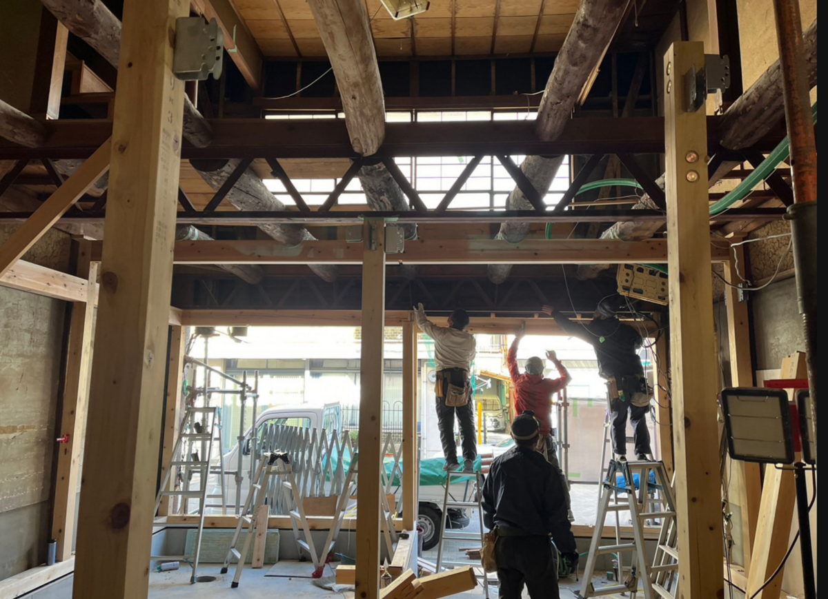 耐震改修の施工例を示す住宅の断面図