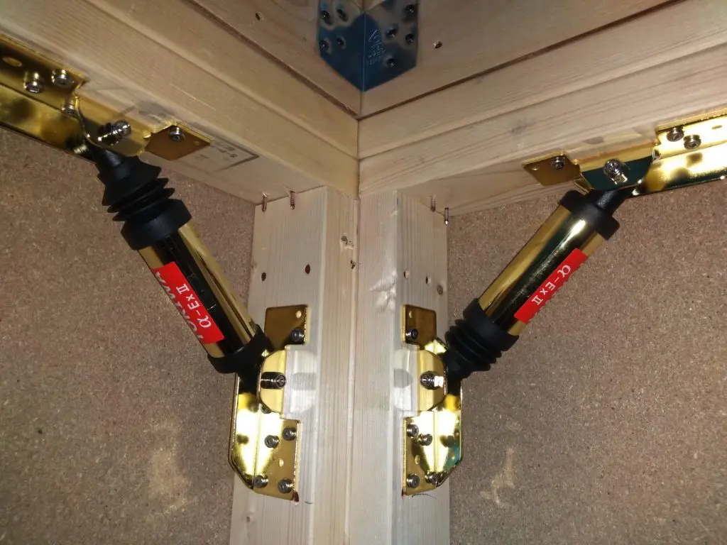 制振装置が取り付けられた様子