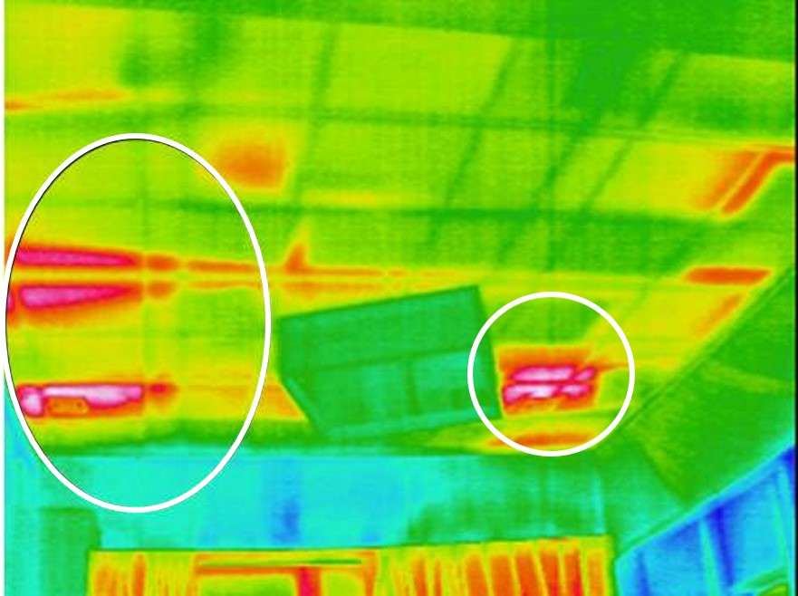 断熱リフォームの施工不良により、壁内部で熱漏れが発生しているサーモグラフィー診断結果