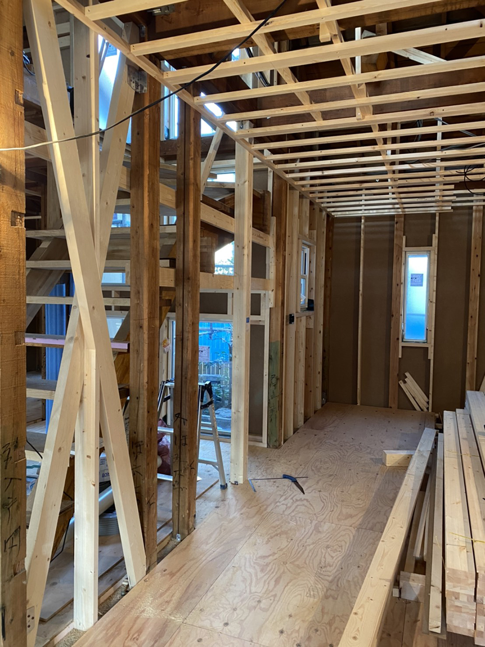 大規模耐震補強を行った木造住宅の内部構造