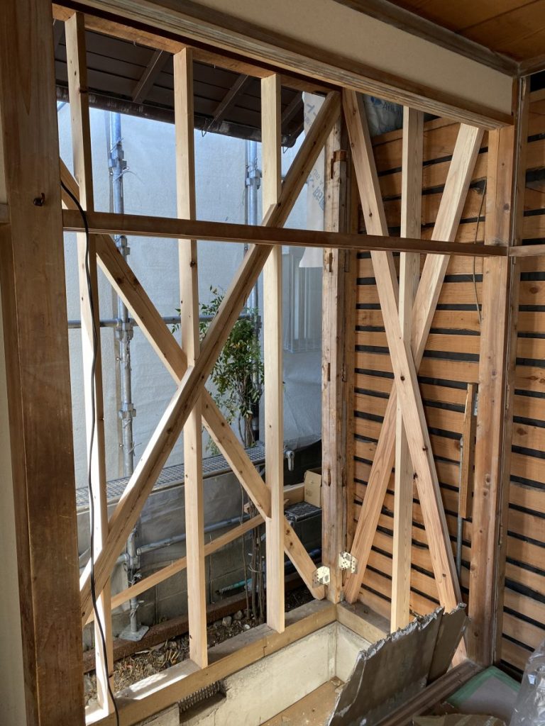 筋交いや耐力壁を追加した部分耐震改修の施工写真