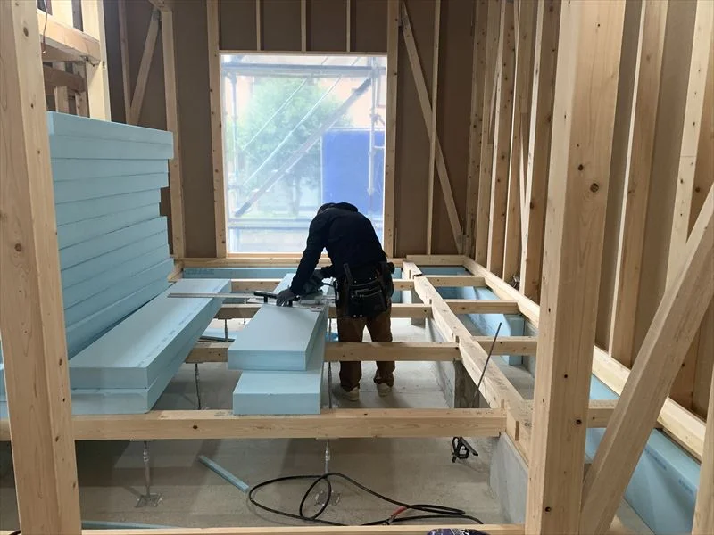 後貼り基礎断熱の施工風景