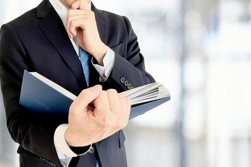 住宅ローン本審査の書類確認作業を示すイメージ