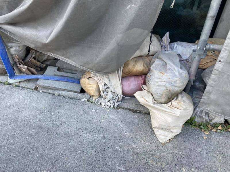 汚い工事現場の一例